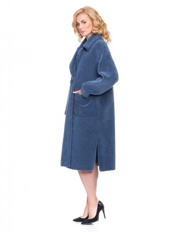 Женское демисезонное пальто из эко-меха с "английским" воротником и накладными карманами