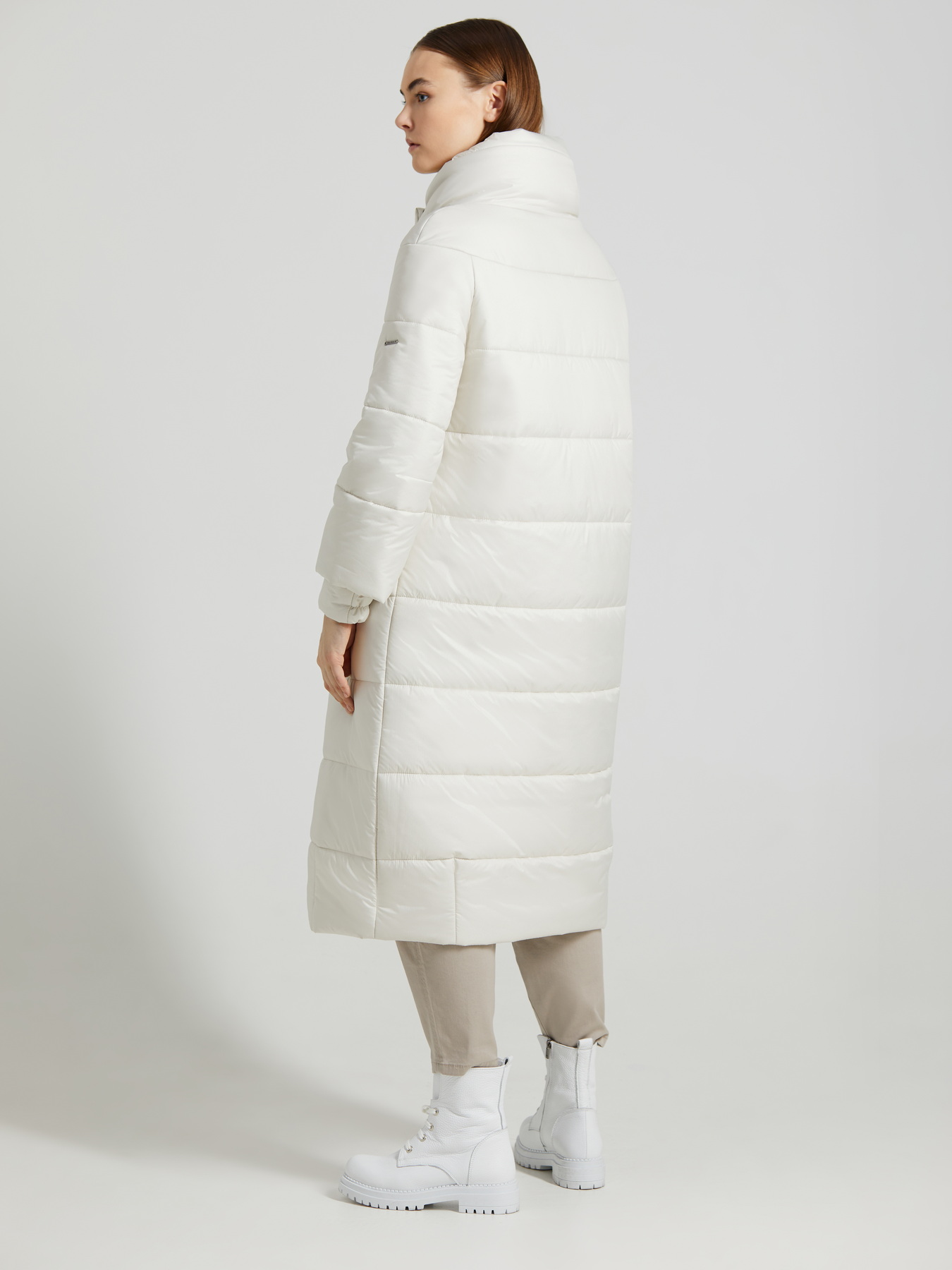 Утепленное пальто-кокон с  несъемными манжетами